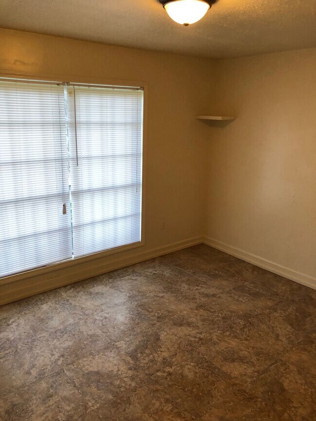 Building Photo - Great Home for Rent NE Jax, near soccer fields - quiet neighborhood, great for family