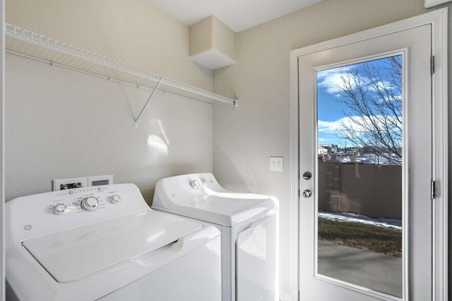 Building Photo - 753 Grissom Dr