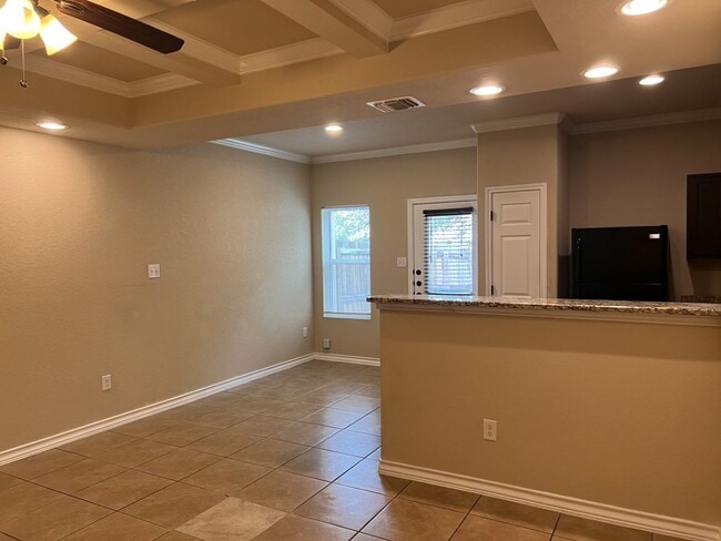 Building Photo - Luxury Townhome in Selma!