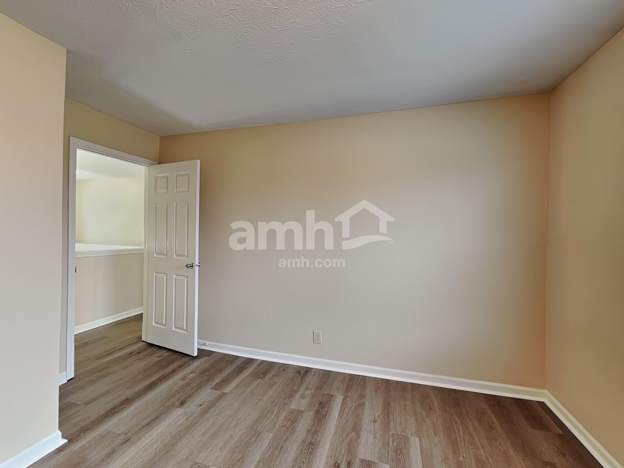 Building Photo - 1131 Clark Dr