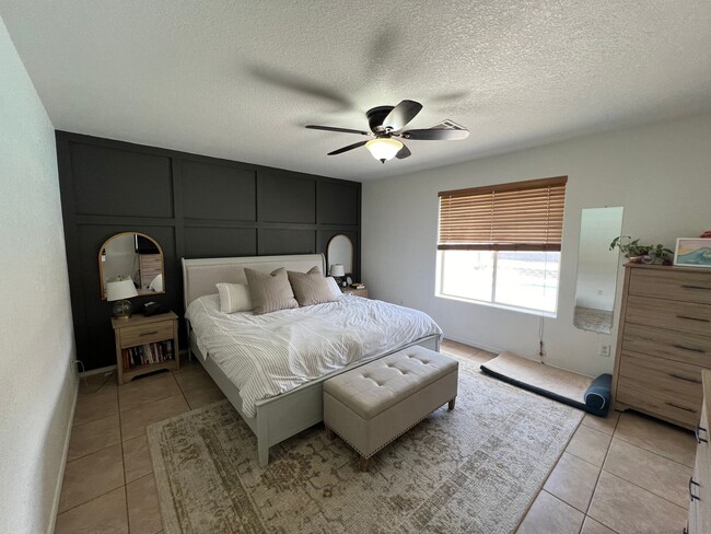 Building Photo - SOLAR & POOL HOME!