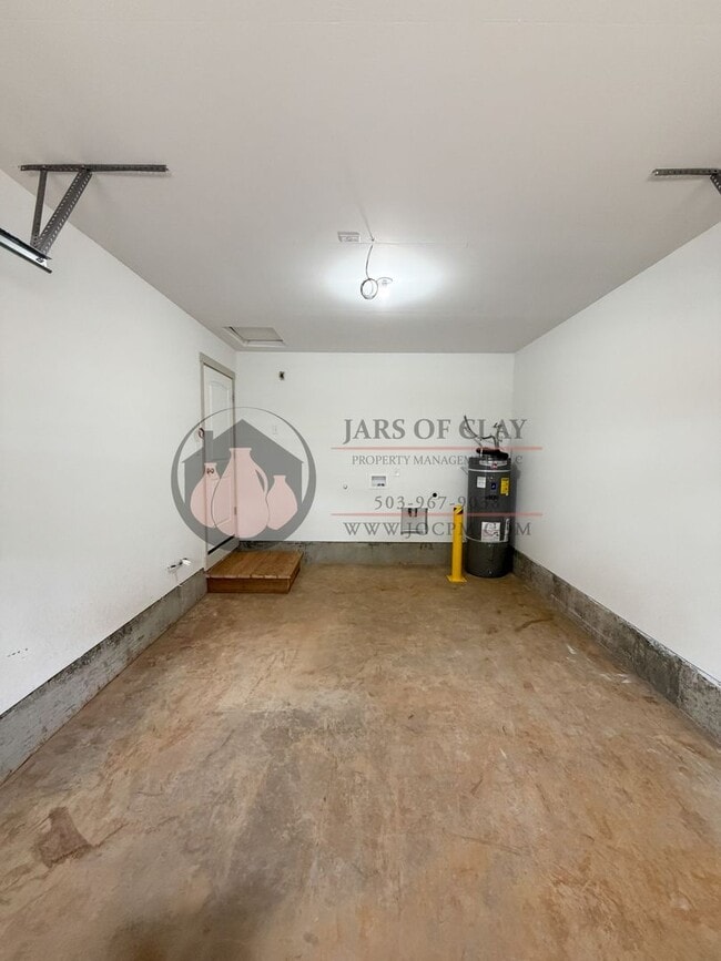 Building Photo - 1010/1012 NW Highlands Loop