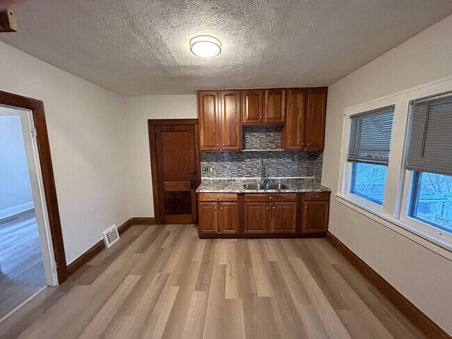 Building Photo - 4319 Stickney Ave