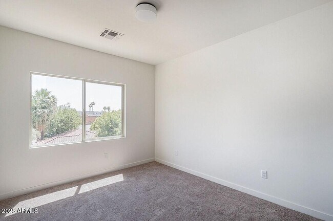 Building Photo - 1443 E Osborn Rd