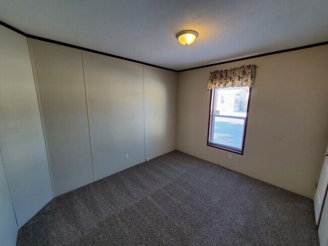 Building Photo - 3 Sparrow Hill Dr