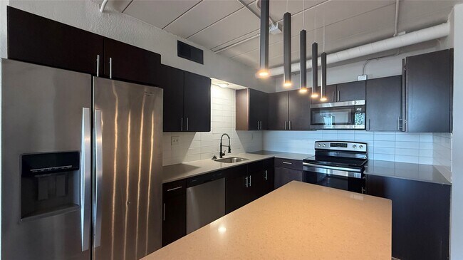 Building Photo - 5400 Memorial Dr