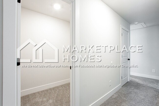 Building Photo - 185 Russell Way