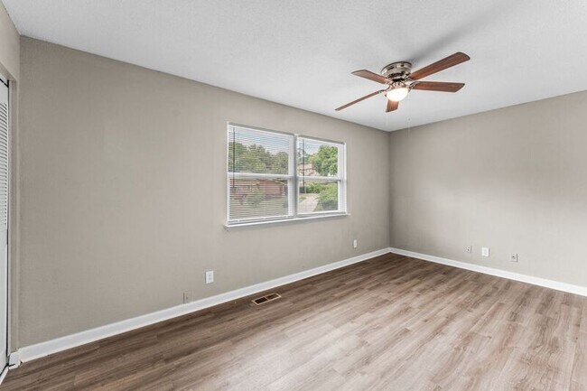 Building Photo - 912 Donaldson Rd