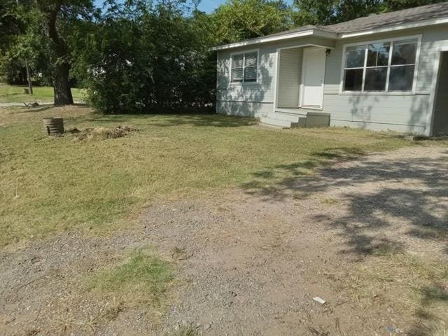 Building Photo - 308 S Pecan St