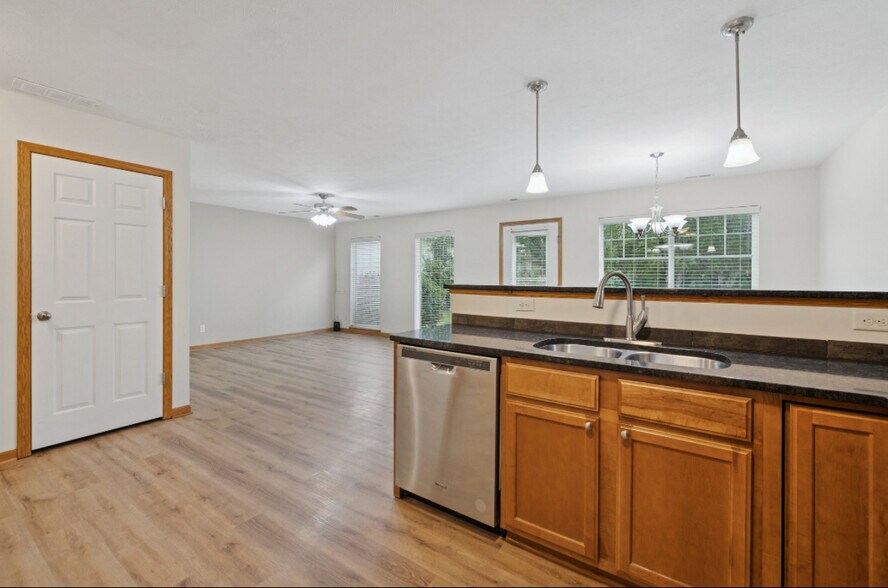 Building Photo - 8743 Remi Dr