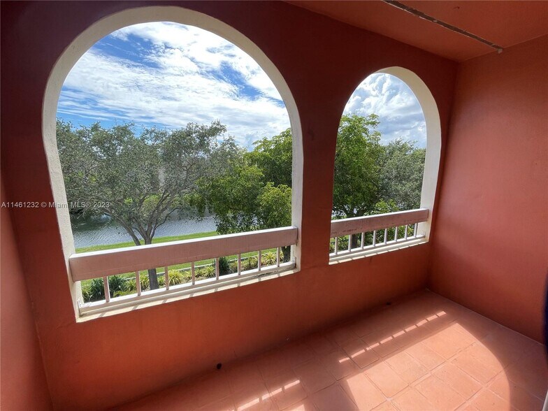 Primary Photo - 7840 Camino Real