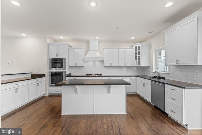 Building Photo - 8418 Kendall Ct