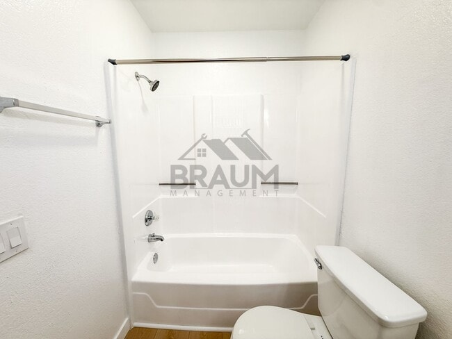 Building Photo - 11007 Hartsook St