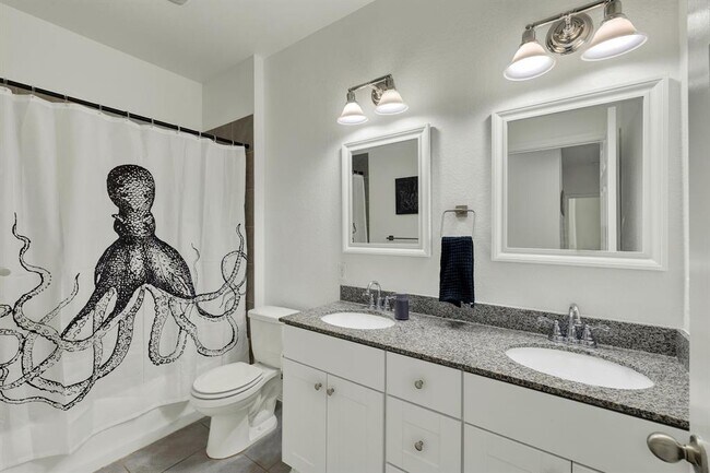 Building Photo - 216 Mary Max Cir