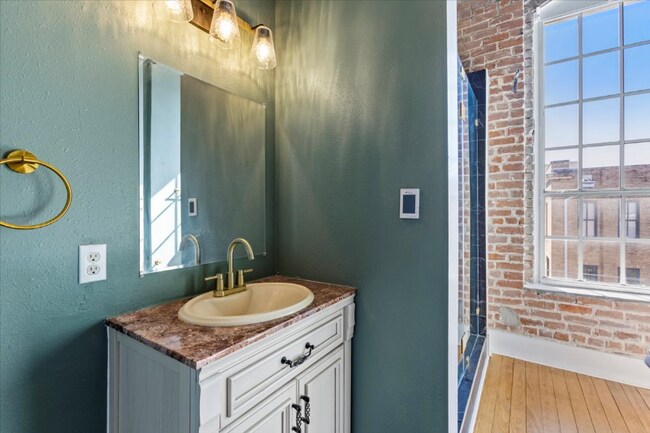 Building Photo - 2111 Postoffice St