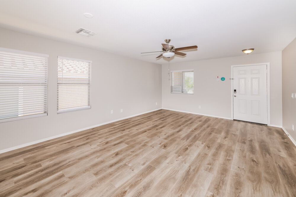 Building Photo - 10521 W Robin Ln
