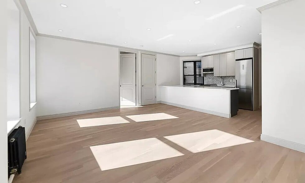 Building Photo - 199 W 10th St