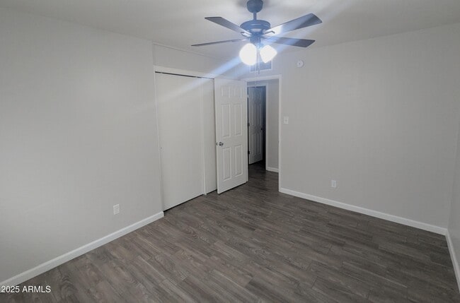 Building Photo - 8127 E Mitchell Dr