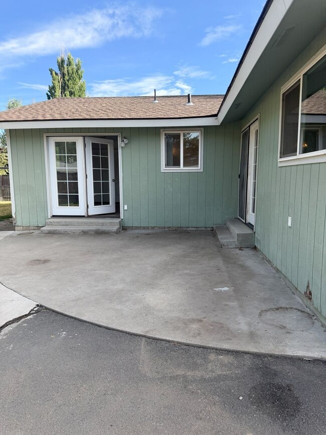 Building Photo - 3 Bedroom, 2 Bath House