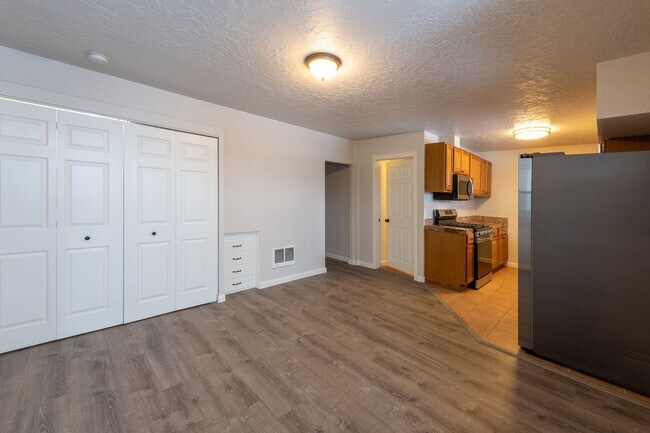 Building Photo - 425 N 7th Ave