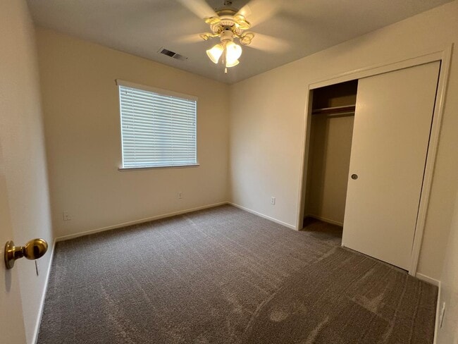 Building Photo - 995 Vineyard Way