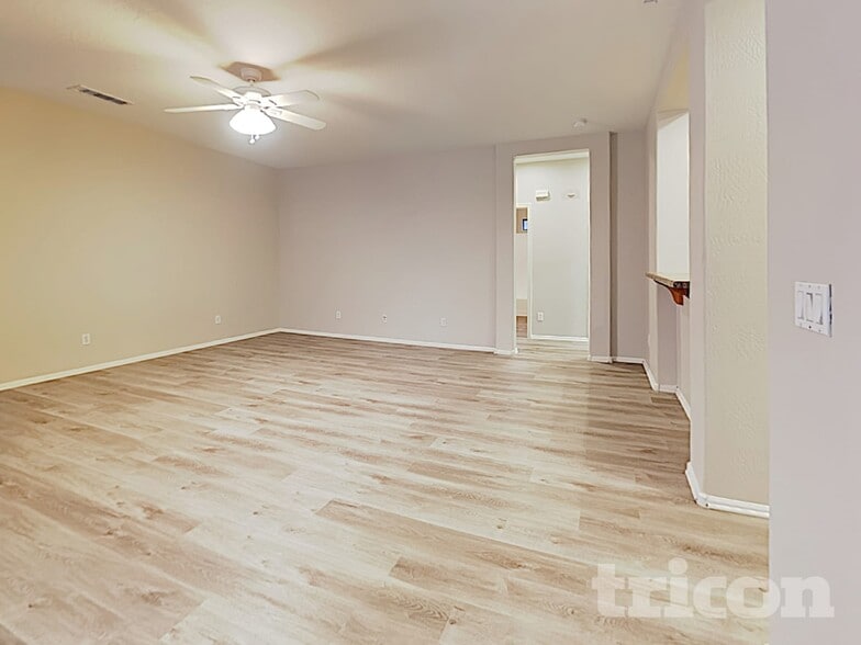 Building Photo - 13732 W Mauna Loa Ln
