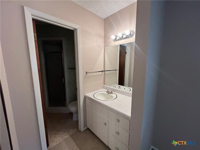 Building Photo - 801 Timber Dr