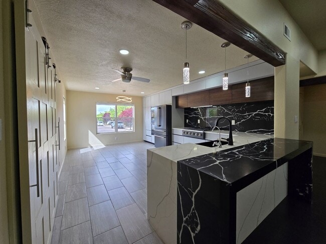 Building Photo - 7250 Via Verde