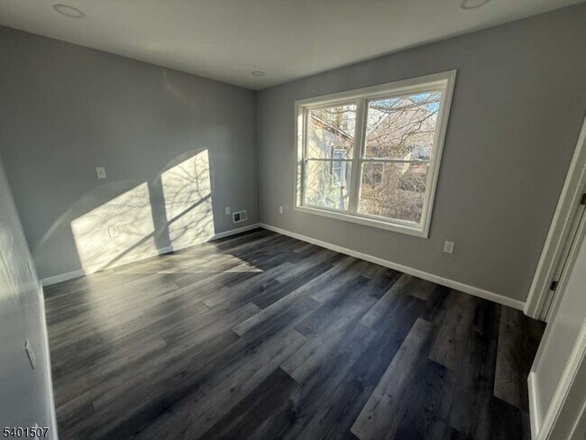 Building Photo - 194 N 1st St