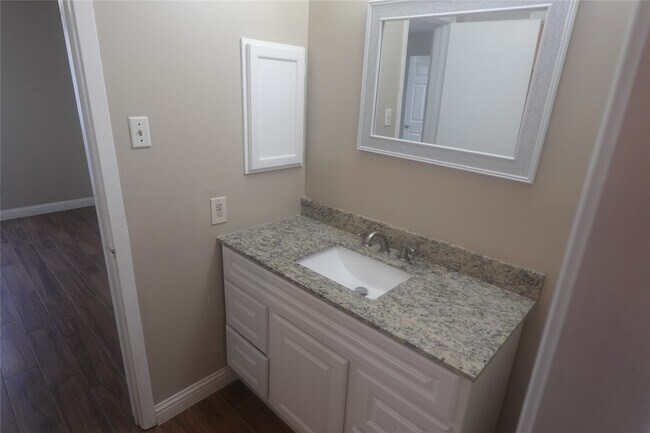 Building Photo - 3351 Deermoss Dr