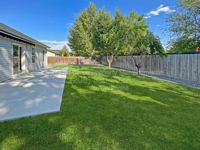 Building Photo - 1691 E Daulby St