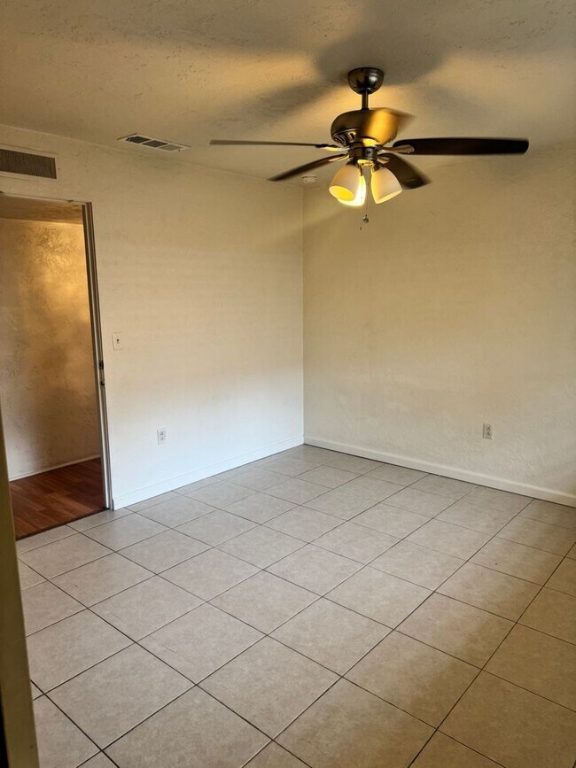 Building Photo - Single Family Home