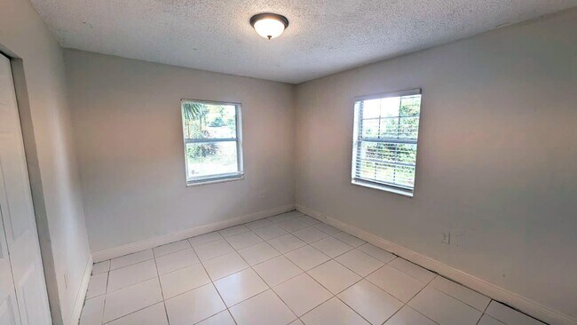 Building Photo - 801 NW 33rd Terrace