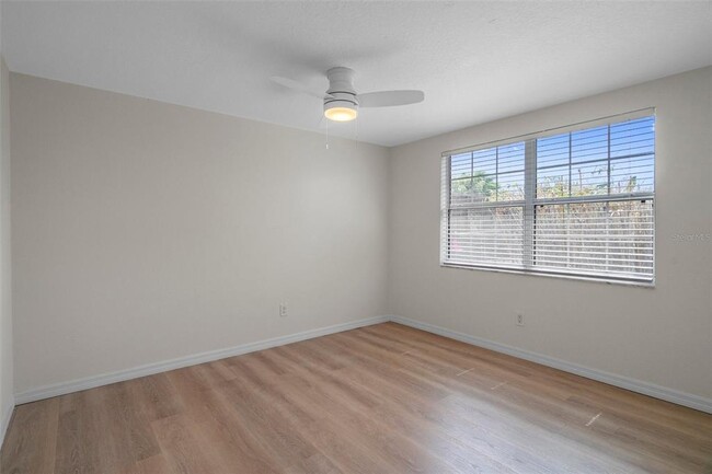 Building Photo - 9740 Lamantin Dr