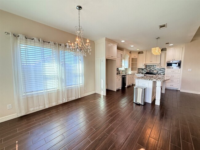 Building Photo - 4410 Sequoia Dr