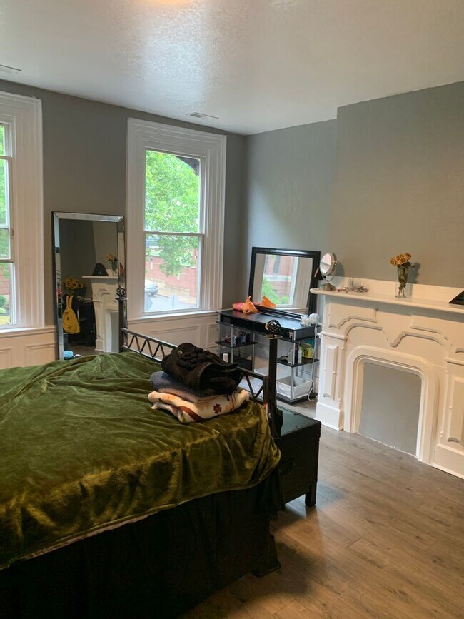 Building Photo - 903 E Cason st