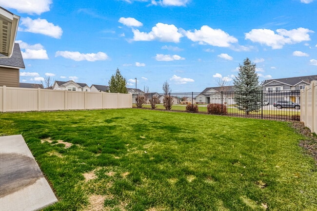 Building Photo - 6852 S Birch Creek Ave