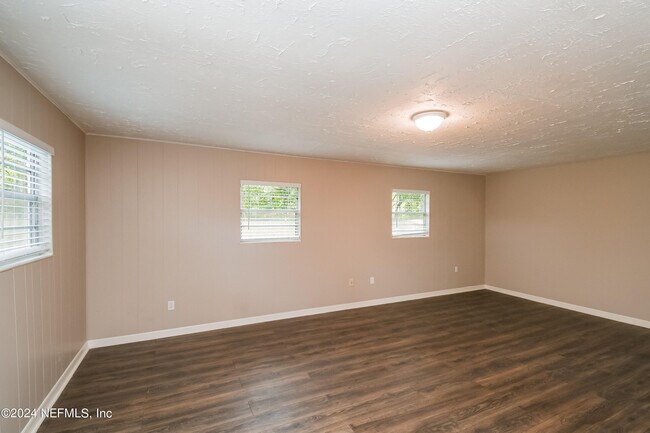 Building Photo - 2436 Lourdes Dr W