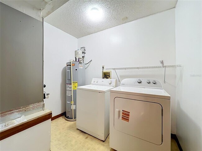 Building Photo - 4119 Waterview Loop