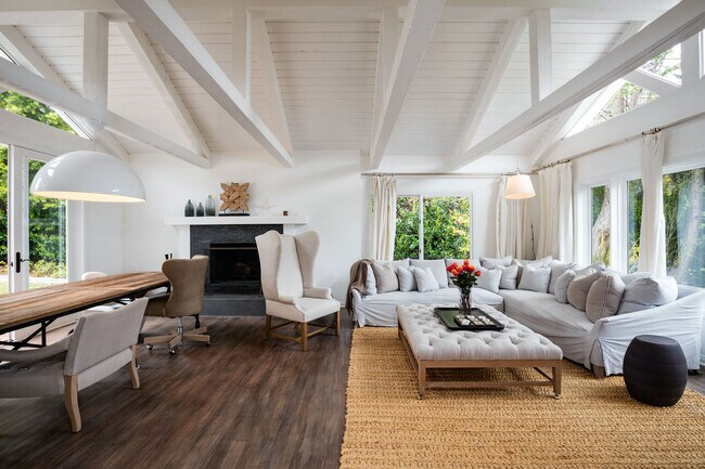 Living Room - 29225 Cliffside Dr