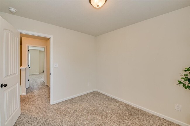 Building Photo - 880 Westlawn Dr