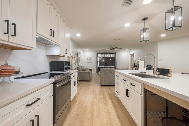Building Photo - 6818 Garnet Trail Ln