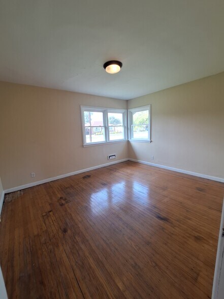 Building Photo - 1611 Clarice Way