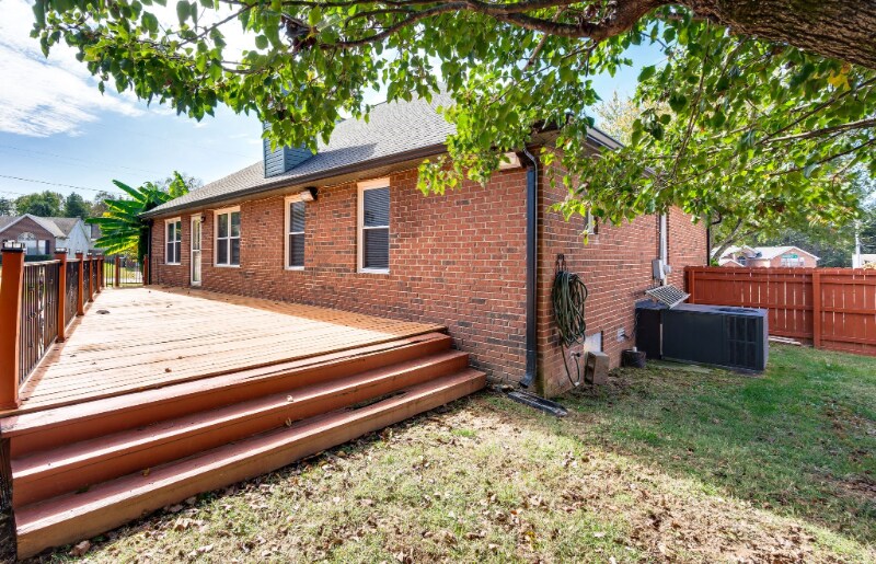 Building Photo - 3600 Burwick Pl