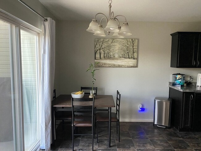 Building Photo - 3bed 2.5 bath Twinhome SORRY NO PETS!!