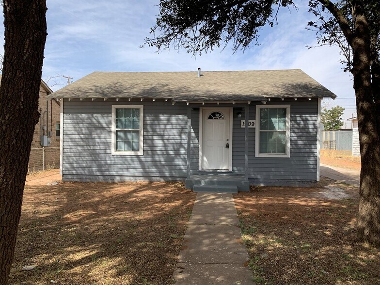 Building Photo - 1909 N Hancock Ave