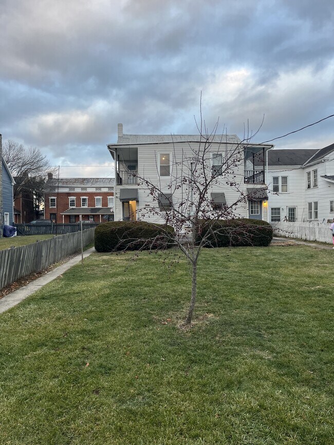 Building Photo - 314 Main St