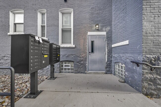 Building Photo - Furnished 2-Bedroom, 2-Bath Apartment near the Medical Campus