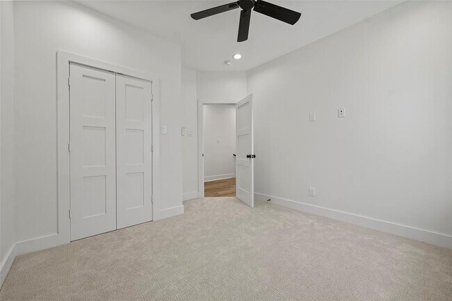 Building Photo - 8419 Venus St