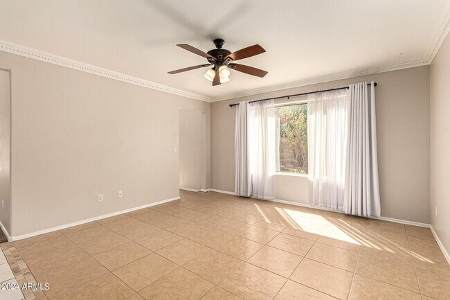 Building Photo - 3223 E Poinsettia Dr